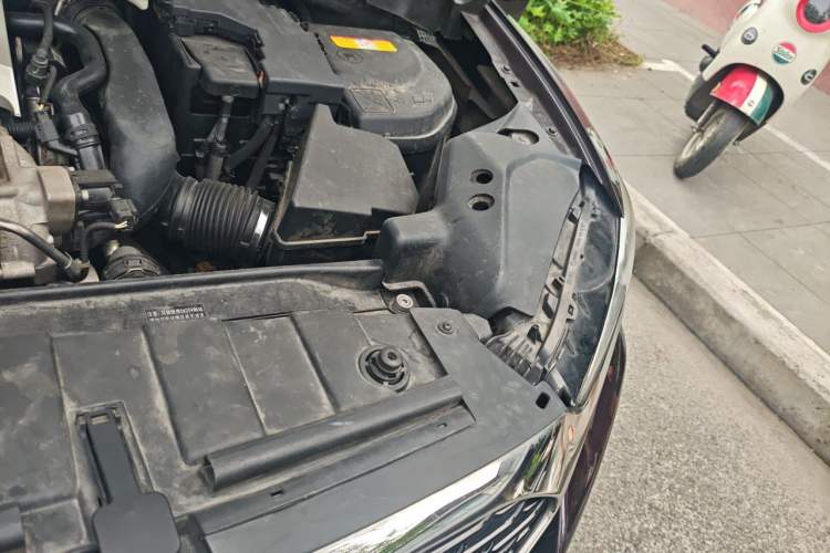 Used DS 6 2014 1.6T Comfort Edition THP160 Engine Bay Left