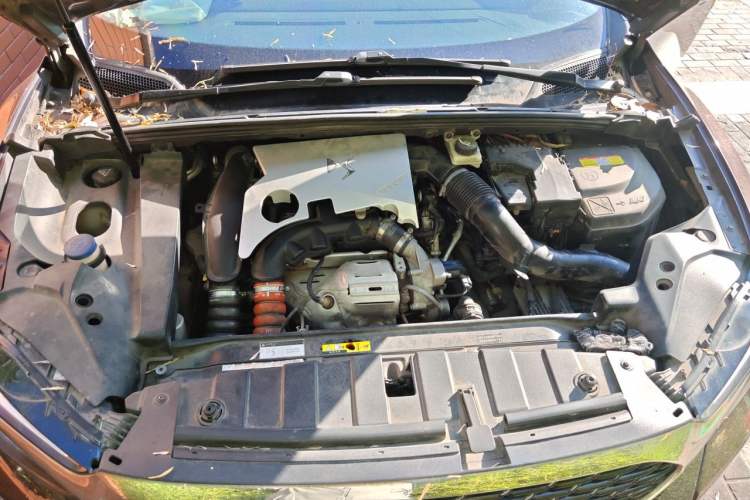 Used DS 6 2014 1.6T Luxury Edition THP160 Engine Bay