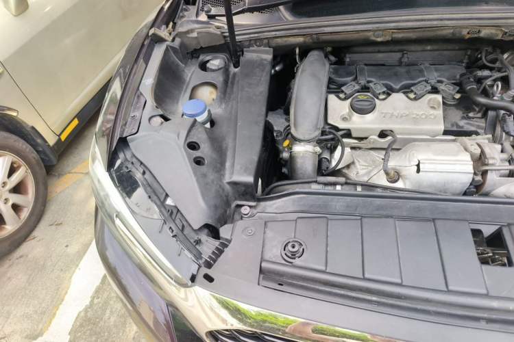 Used DS 6 2014 1.6T Luxury Edition THP200 Engine Bay Right
