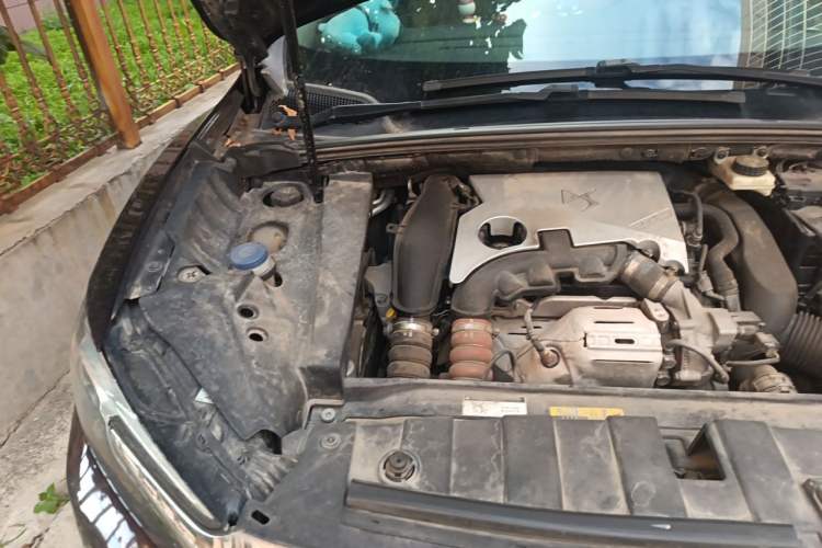 Used DS 6 2014 1.6T Luxury Edition THP160 Engine Bay Right
