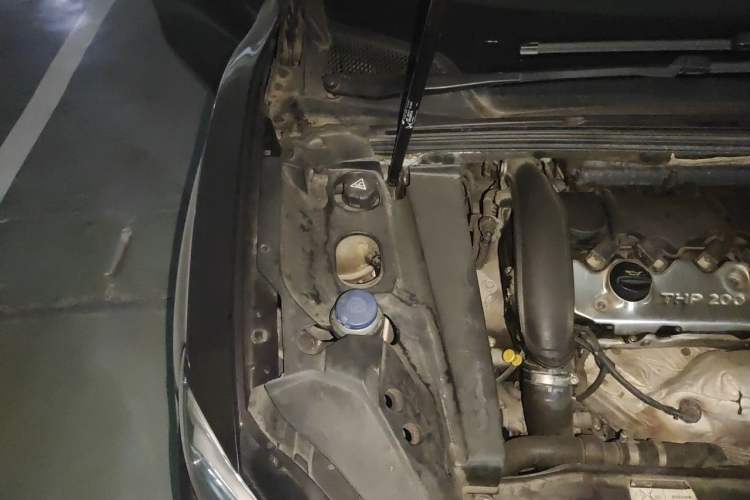 Used DS 6 2014 1.6T Luxury Edition THP200 Engine Bay Right