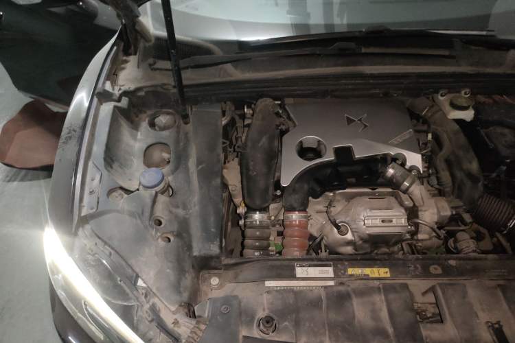 Used DS 6 2014 1.6T Luxury Edition THP160 Engine Bay Right