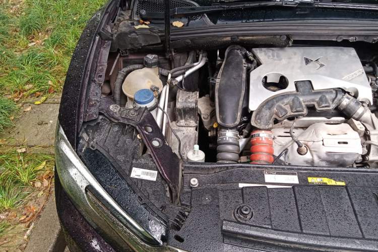 Used DS 6 2014 1.6T Luxury Edition THP160 Engine Bay Right