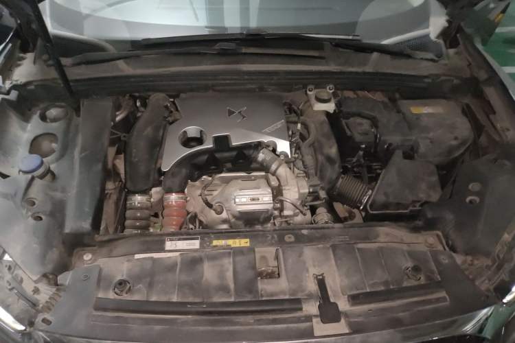 Used DS 6 2014 1.6T Luxury Edition THP160 Engine Bay