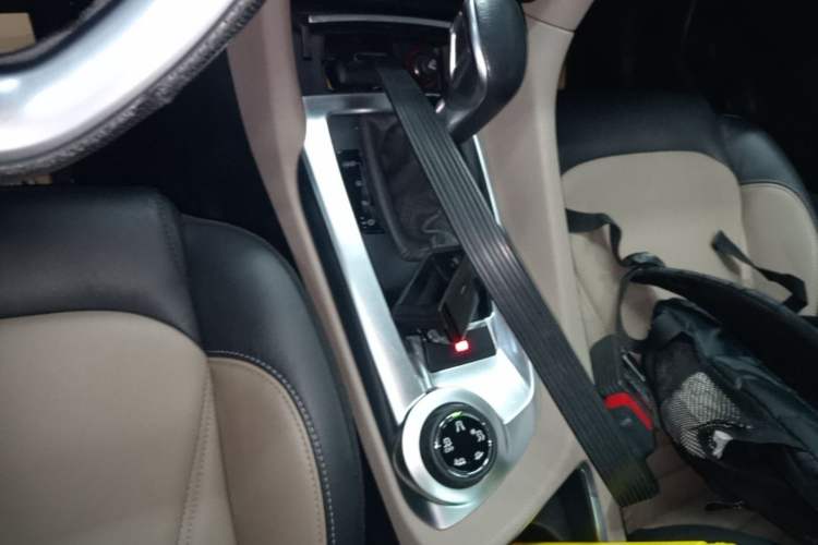 Used DS 6 2014 1.6T Luxury Edition THP200 Gear Lever