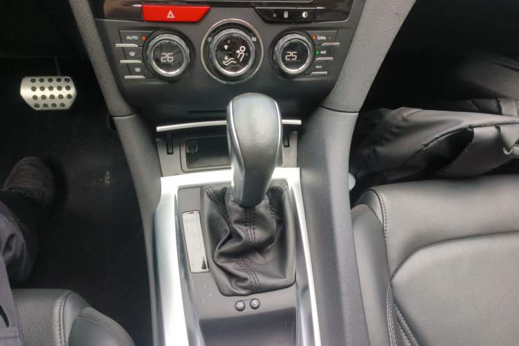 Used DS 6 2014 1.6T Luxury Edition THP200 Gear Lever