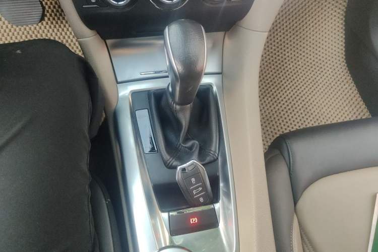 Used DS 6 2014 1.6T Luxury Edition THP160 Gear Lever