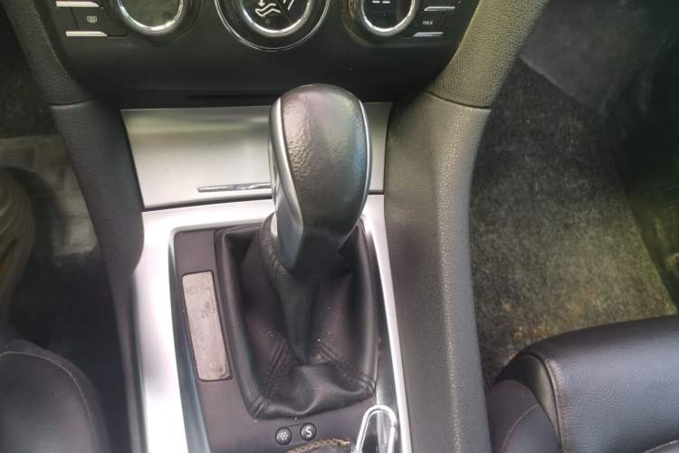 Used DS 6 2014 1.6T Luxury Edition THP160 Gear Lever