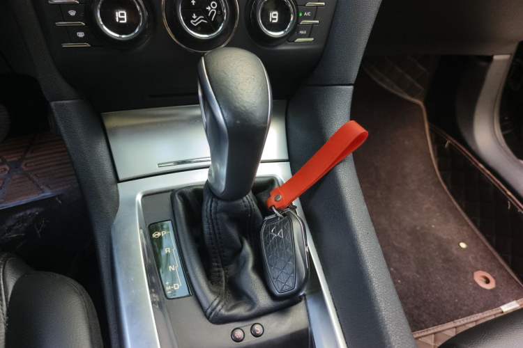 Used DS 6 2014 1.6T Luxury Edition THP160 Gear Lever