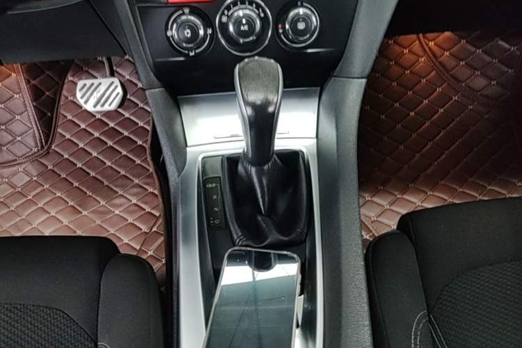 Used DS 6 2014 1.6T Elegant Version THP160 Gear Lever