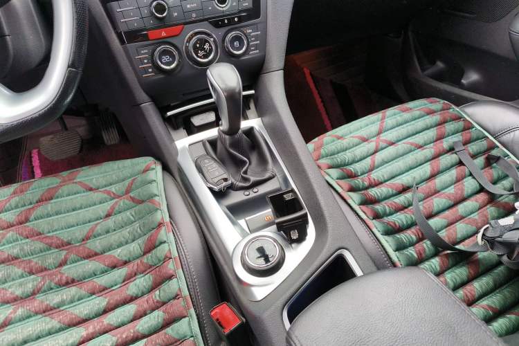 Used DS 6 2014 1.6T Luxury Edition THP160 Gear Lever
