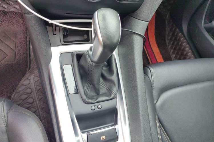Used DS 6 2014 1.6T Luxury Edition THP160 Gear Lever