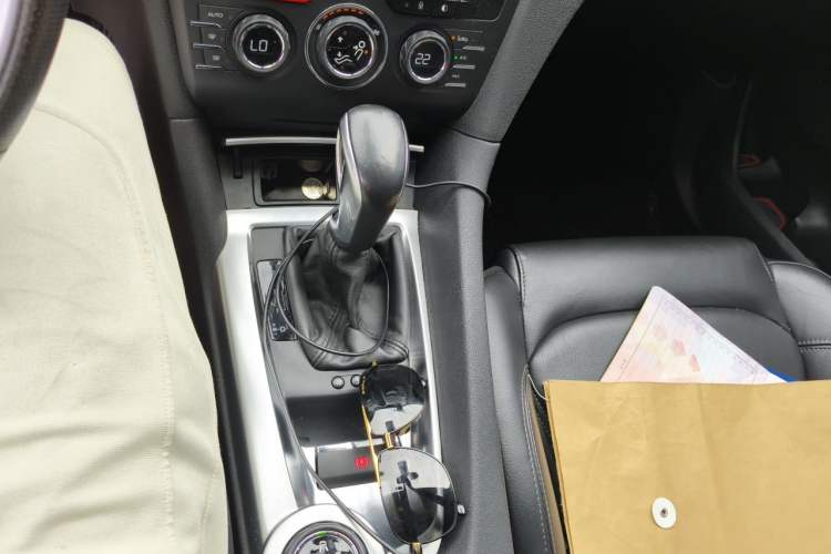 Used DS 6 2014 1.6T Luxury Edition THP160 Gear Lever