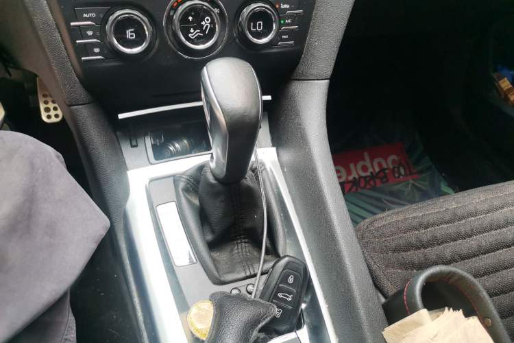 Used DS 6 2014 1.6T Luxury Edition THP200 Gear Lever