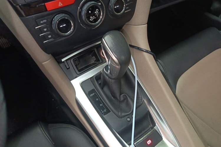 Used DS 6 2014 1.6T Luxury Edition THP160 Gear Lever