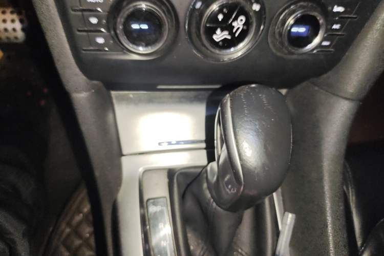 Used DS 6 2014 1.6T Luxury Edition THP200 Gear Lever