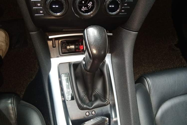 Used DS 6 2014 1.6T Luxury Edition THP160 Gear Lever