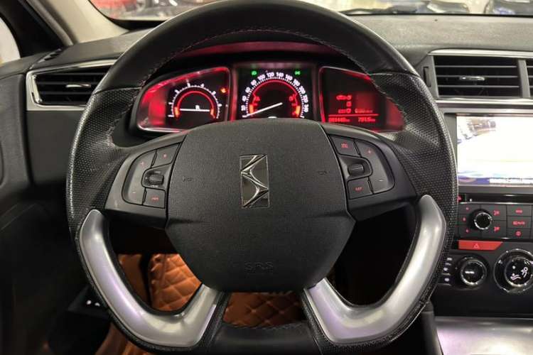 Used DS 6 2014 1.6T Luxury Edition THP160 Interior 2