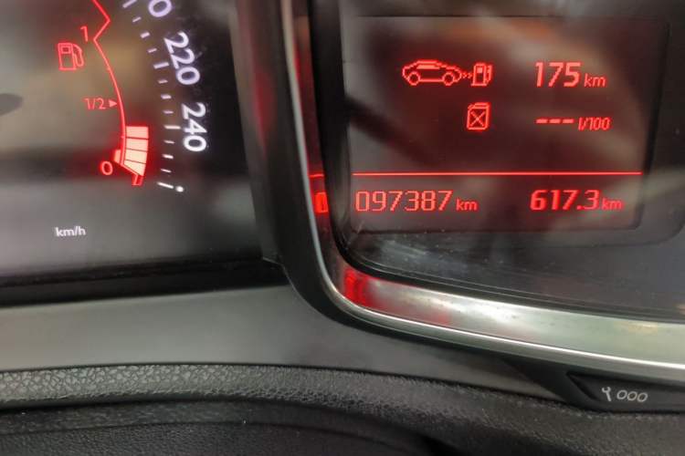 Used DS 6 2014 1.6T Luxury Edition THP200 Odometer Close Up