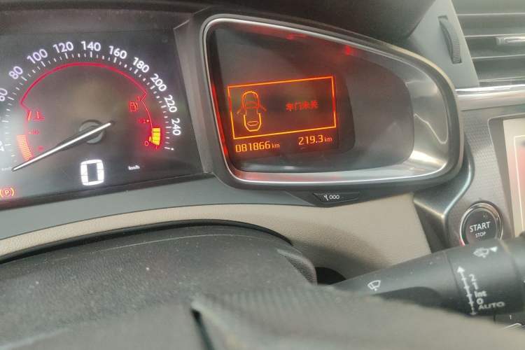 Used DS 6 2014 1.6T Luxury Edition THP160 Odometer Close Up