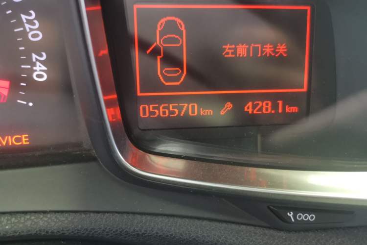 Used DS 6 2014 1.6T Luxury Edition THP160 Odometer Close Up