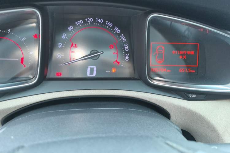 Used DS 6 2014 1.6T Luxury Edition THP160 Odometer Close Up