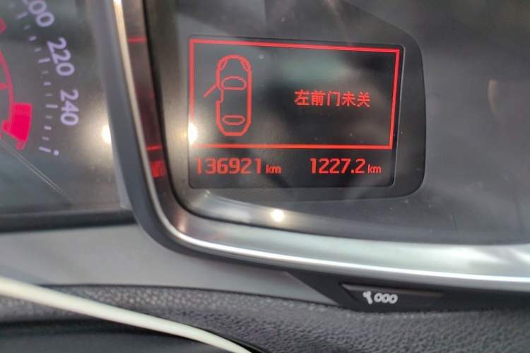 Used DS 6 2014 1.6T Luxury Edition THP160 Odometer Close Up
