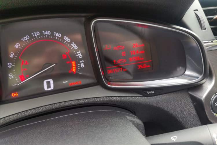 Used DS 6 2014 1.6T Luxury Edition THP160 Odometer Close Up