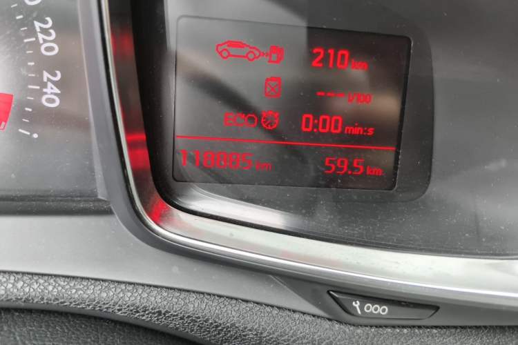 Used DS 6 2014 1.6T Luxury Edition THP160 Odometer Close Up