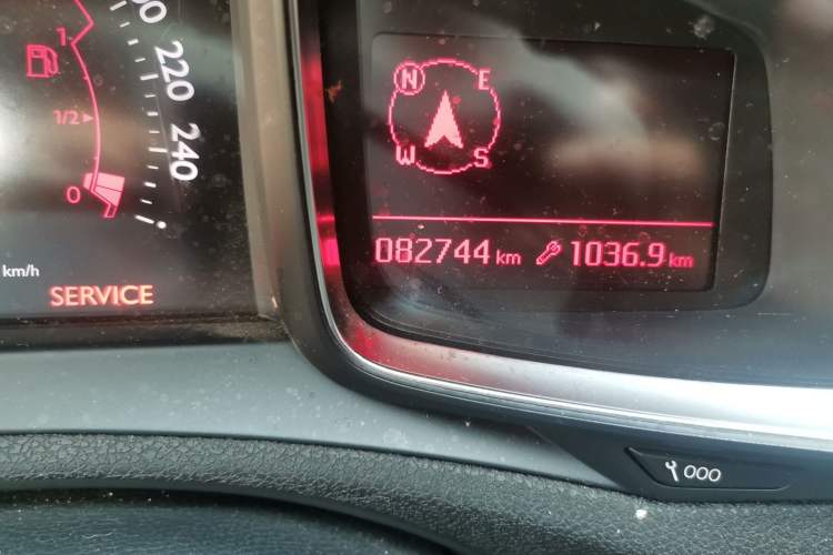 Used DS 6 2014 1.6T Luxury Edition THP200 Odometer Close Up