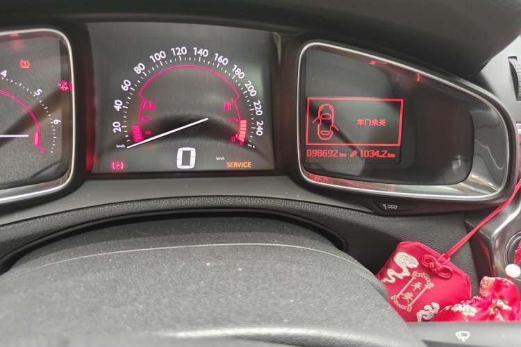 Used DS 6 2014 1.6T Luxury Edition THP160 Odometer Close Up