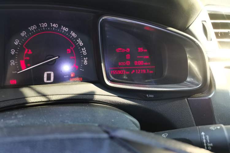 Used DS 6 2014 1.6T Elegant Version THP160 Odometer Close Up