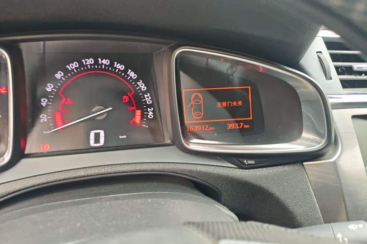 Used DS 6 2014 1.6T Comfort Edition THP160 Odometer Close Up