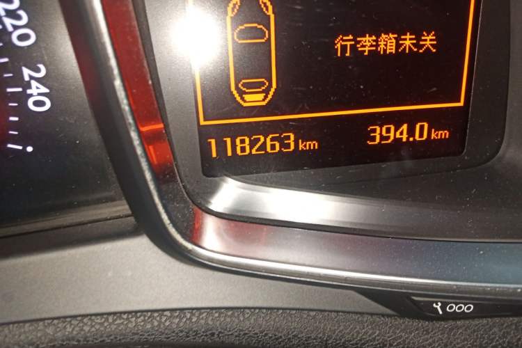 Used DS 6 2014 1.6T Luxury Edition THP160 Odometer Close Up