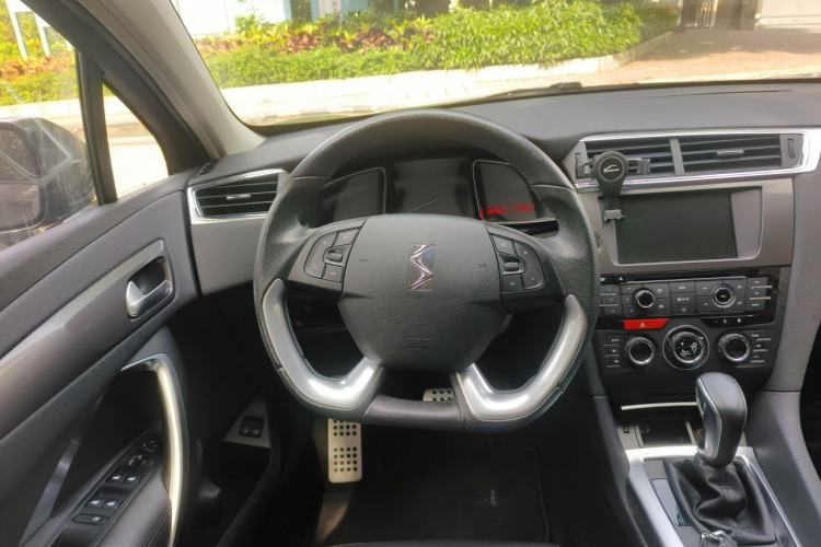 Used DS 6 2014 1.6T Luxury Edition THP200 Steering Wheel