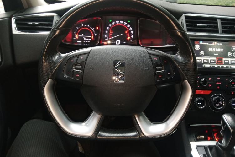 Used DS 6 2014 1.6T Luxury Edition THP160 Steering Wheel