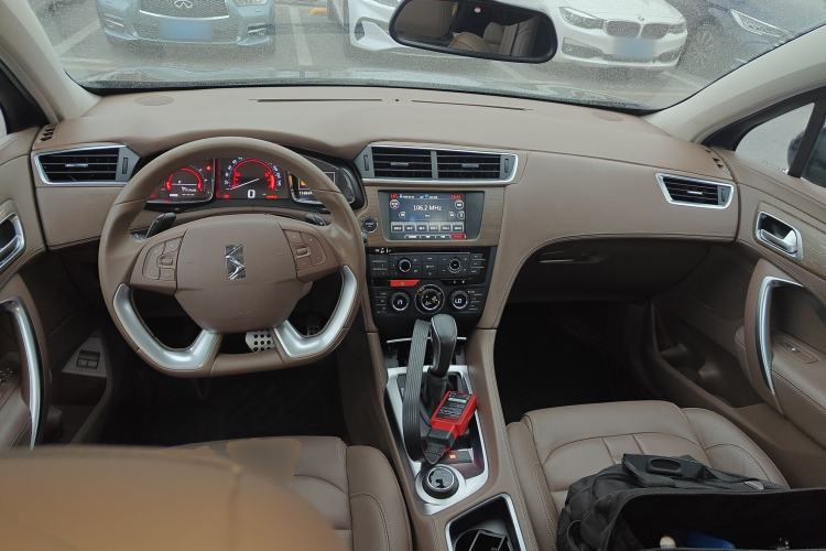 Used DS 6 2014 1.6T Prestige Edition THP200 Center Console
