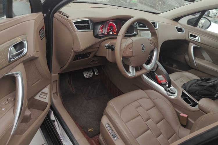 Used DS 6 2014 1.6T Prestige Edition THP200 Driver Seat