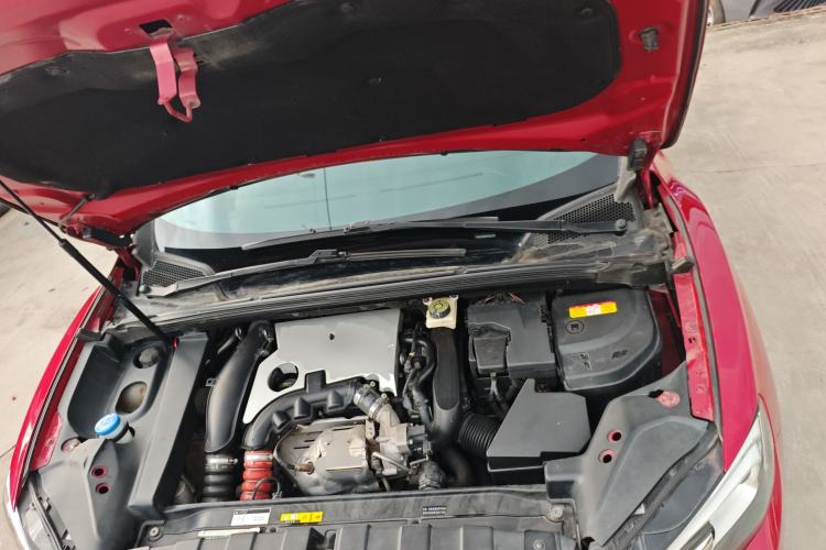 Used DS 6 2014 1.6T Luxury Edition THP160 Engine Bay