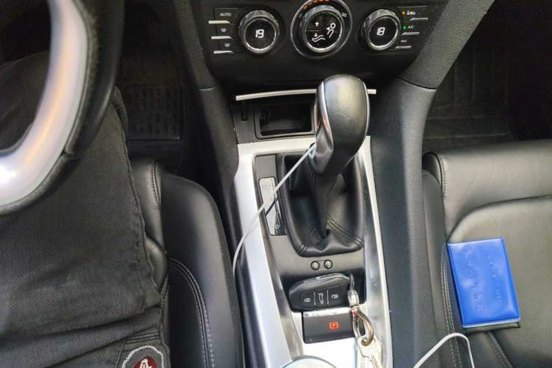 Used DS 6 2014 1.6T Luxury Edition THP160 Gear Lever