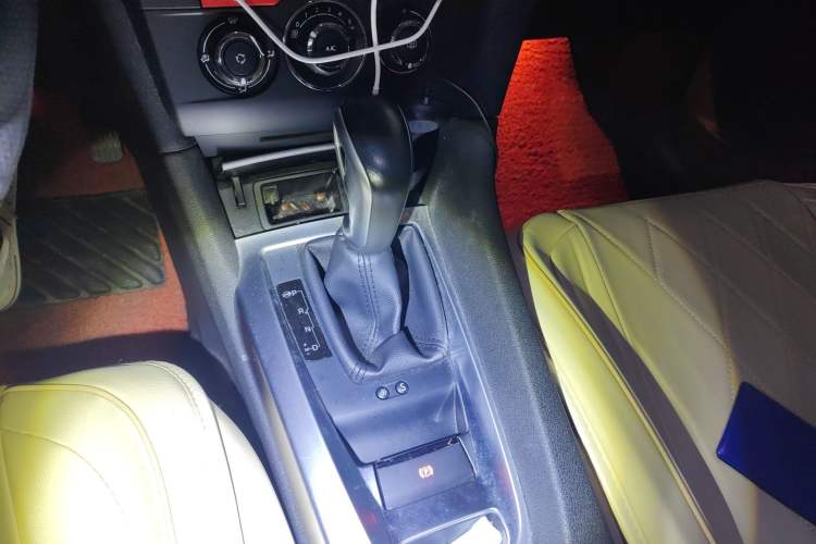 Used DS 6 2014 1.6T Elegant Version THP160 Gear Lever