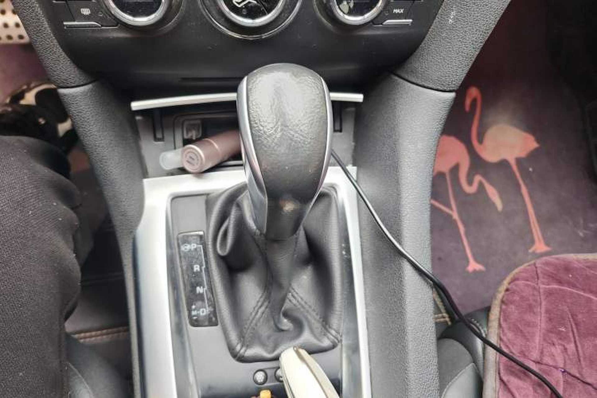 Used DS 6 2014 1.6T Luxury Edition THP200 Gear Lever