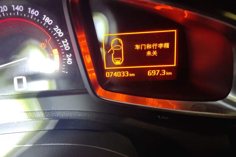 Used DS 6 2014 1.6T Elegant Version THP160 Odometer Close Up