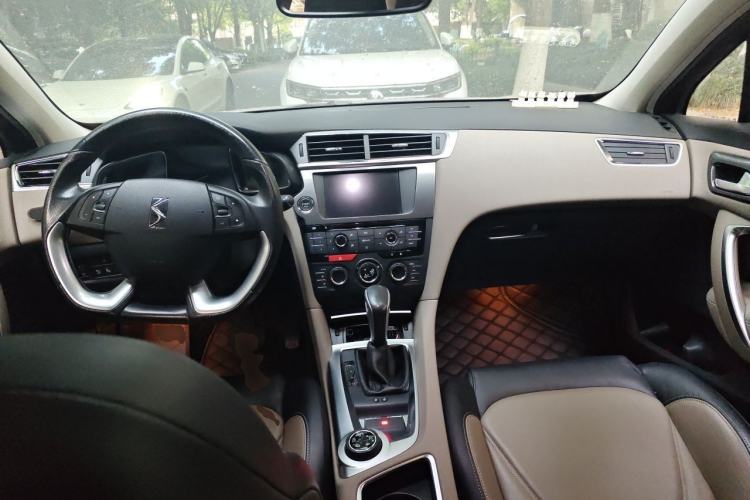 Used DS 6 2014 1.6T Luxury Edition THP160 Center Console