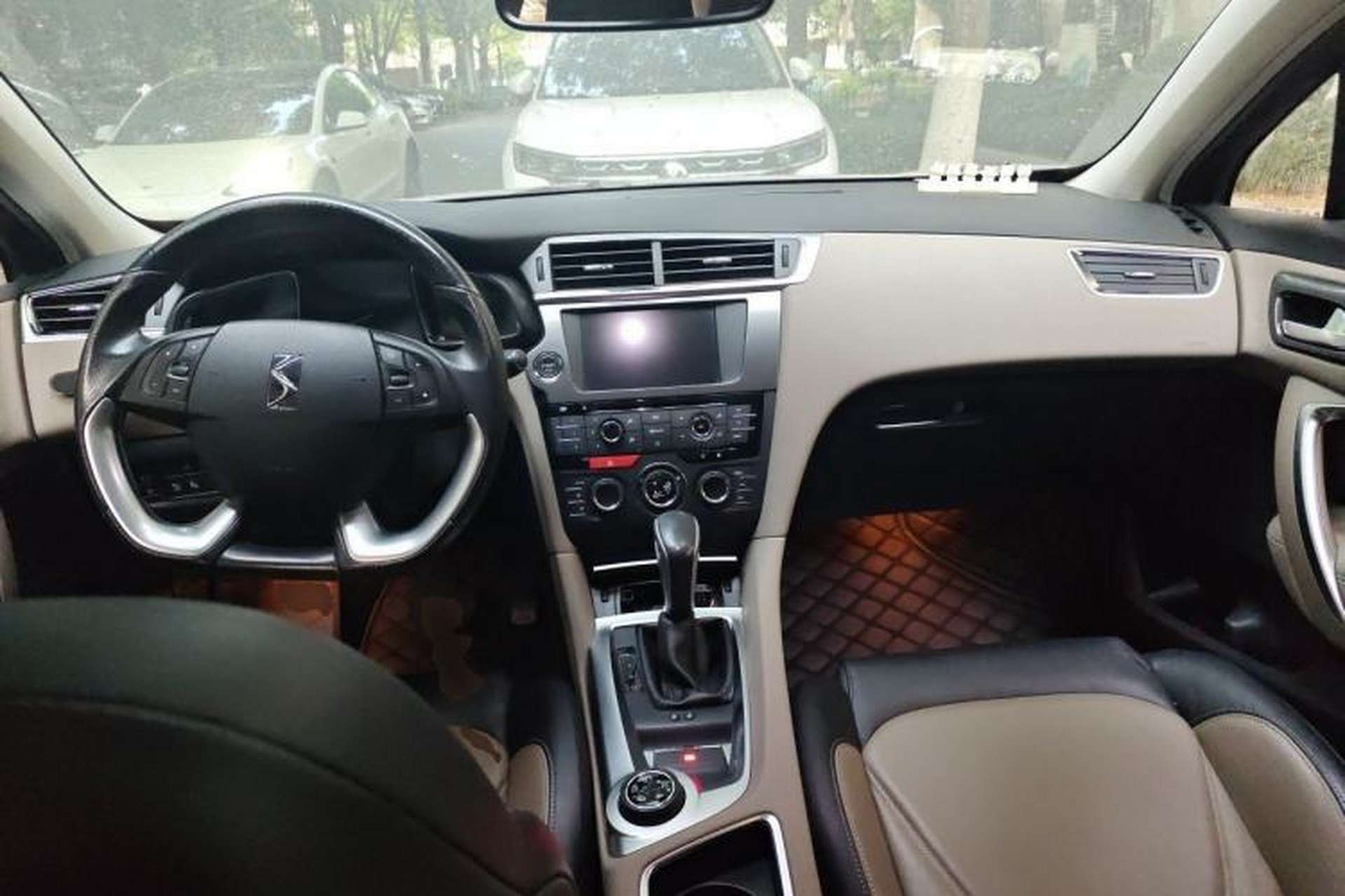 Used DS 6 2014 1.6T Luxury Edition THP160 Center Console