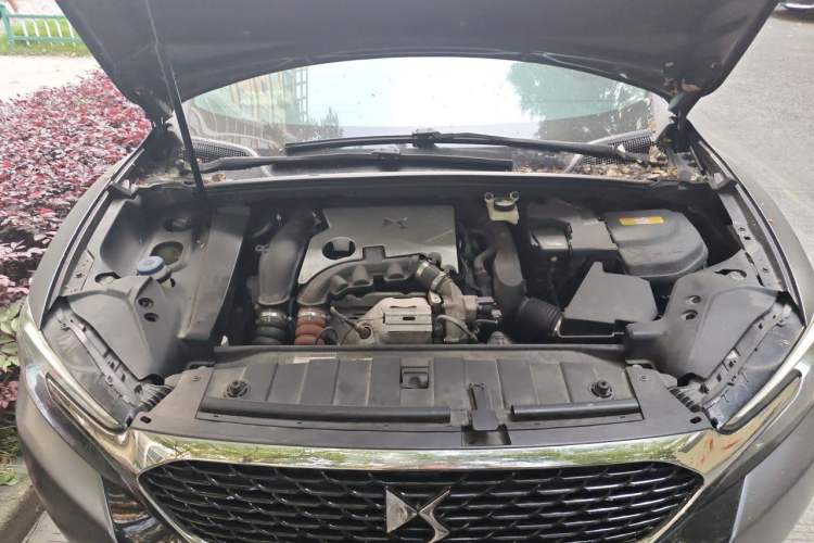 Used DS 6 2014 1.6T Luxury Edition THP160 Engine Bay