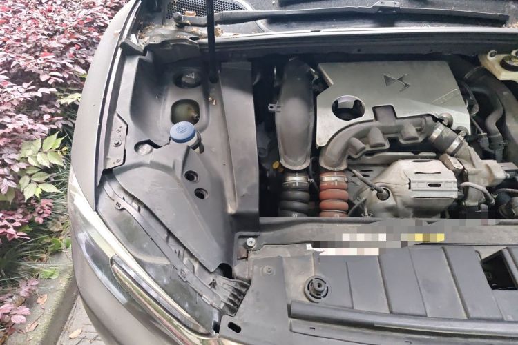 Used DS 6 2014 1.6T Luxury Edition THP160 Engine Bay Right