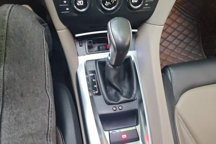 Used DS 6 2014 1.6T Luxury Edition THP160 Gear Lever