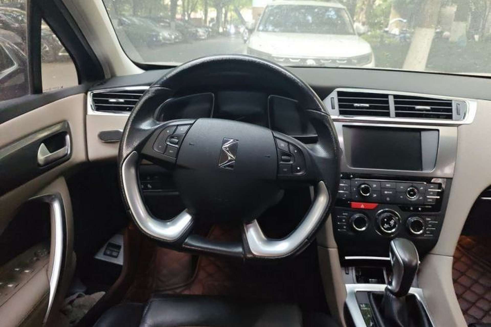 Used DS 6 2014 1.6T Luxury Edition THP160 Steering Wheel