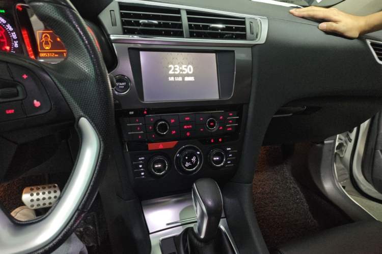 Used DS 6 2014 1.6T Luxury Edition THP200 Audio And AC Panel